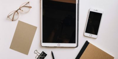 smartphone-stationery-near-tablet